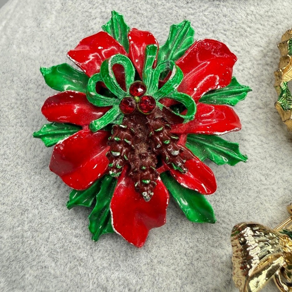Vintage Christmas Brooch Lot of 3 Poinsettia Wreath Ornament Red Green Gold Tone - Picture 3 of 9